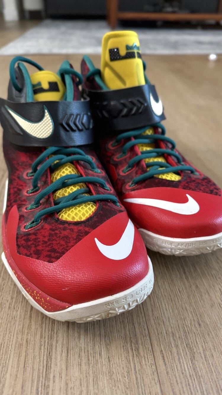 Size 13- Nike Zoom Soldier 8 Prm Christmas